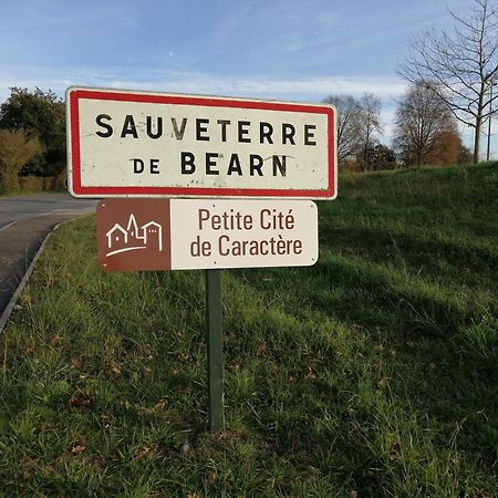 Appartement Dans Village Medieval Sauveterre-de-Bearn Exteriör bild